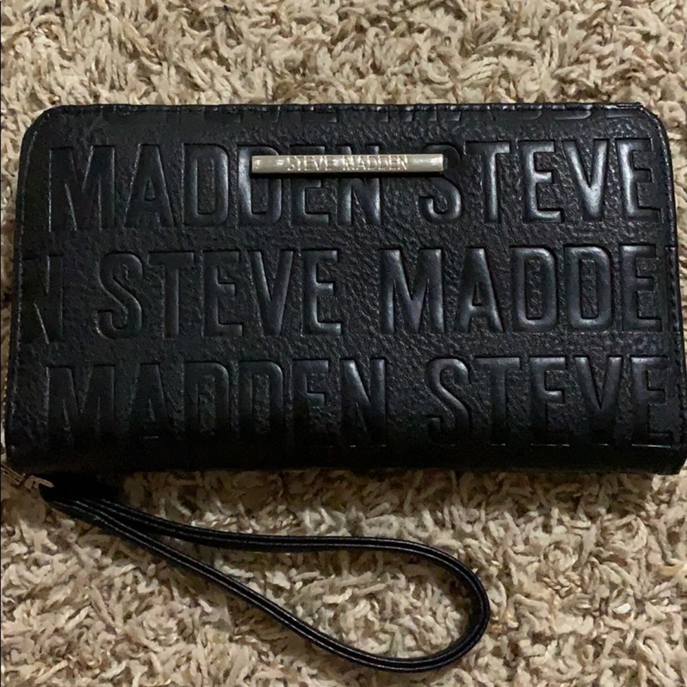 Steve Madden wristlet